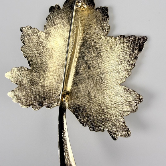 Sarah Coventry Maple Leaf Brooch - Picture 9 of 11